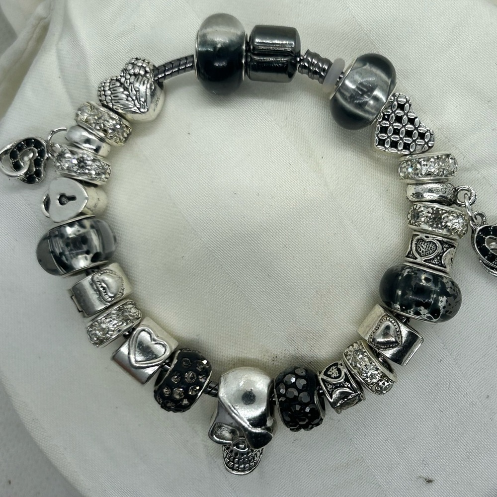 Black skull charm bracelet